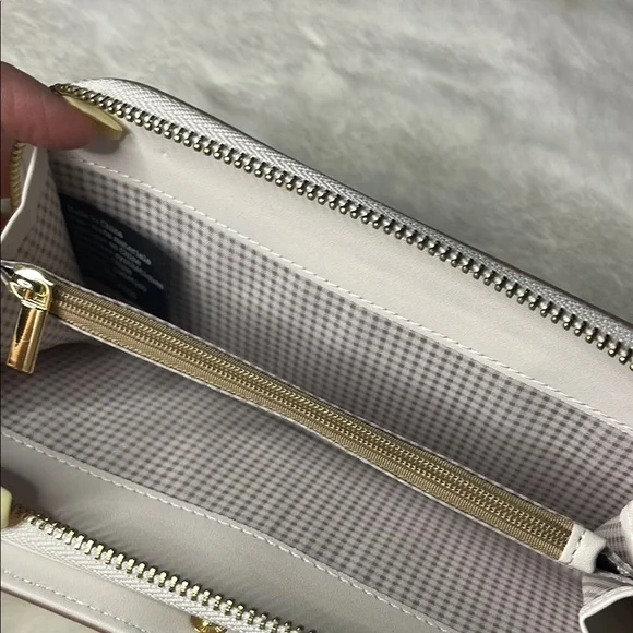 Nanette Lepore White vegan Leather Wallet with Embossed Logo - Picture 4 of 9